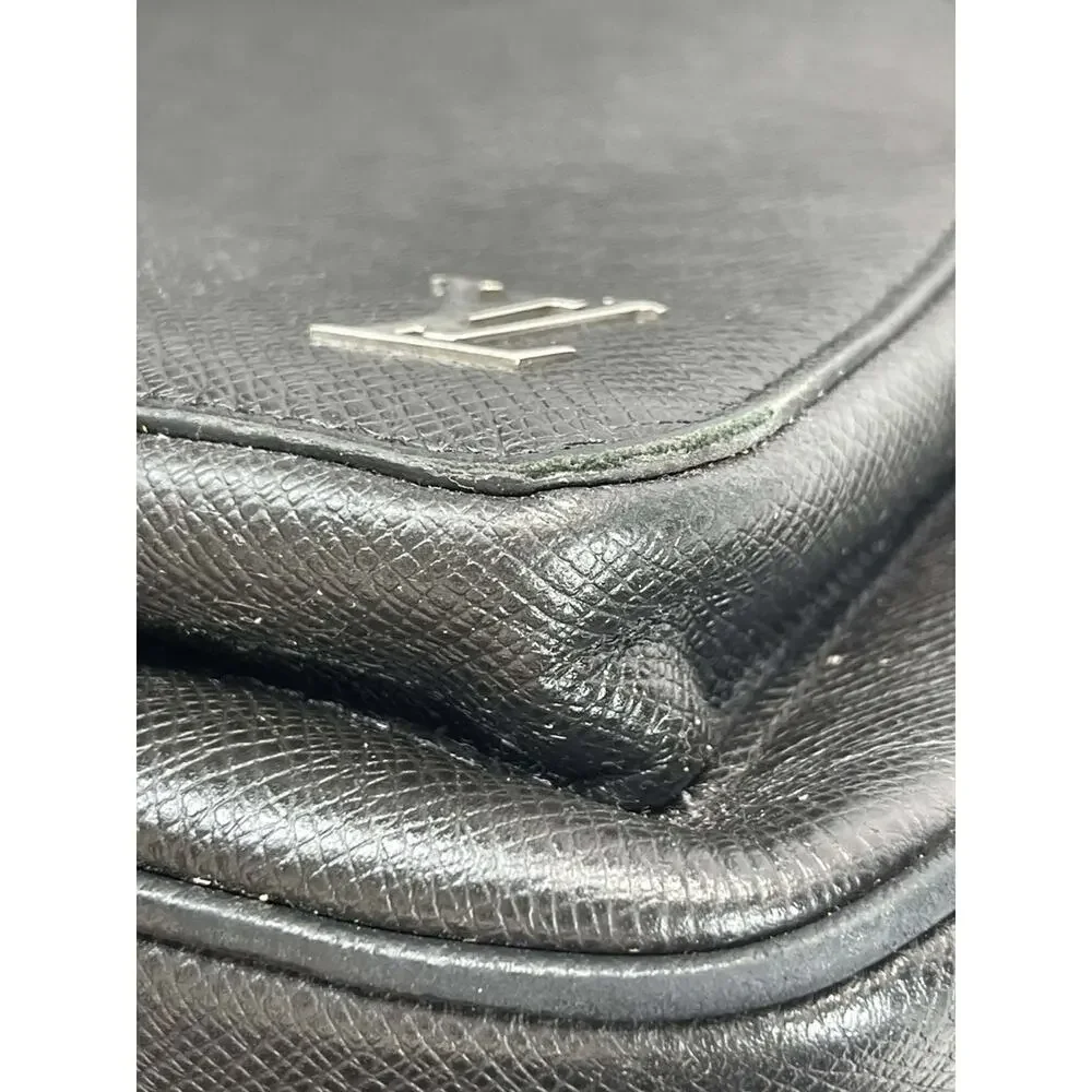 Louis Vuitton exterior bag
